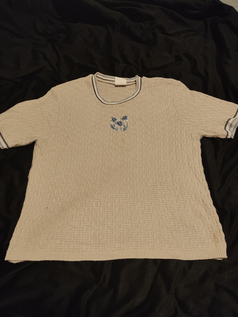 Cream Short-Sleeve Knit Shirt with Blue Palm Embroidery